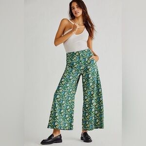 Free People Menorca Cropped Printed Pants Green Floral Size 2